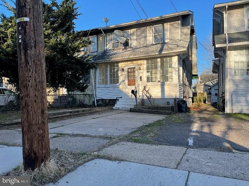 1st image of 300 Linden Ave