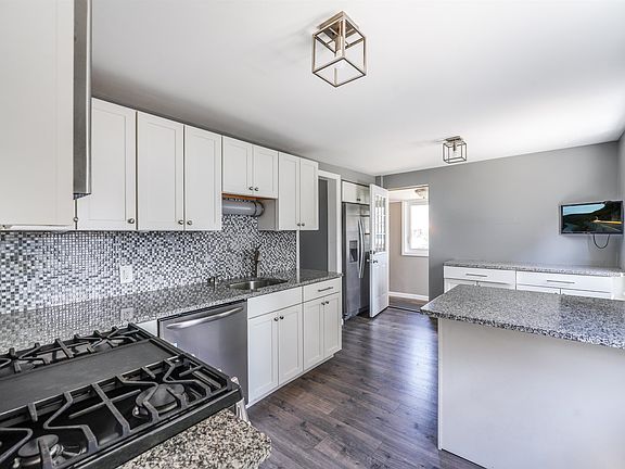 4th image of 249 Kingsland Ave