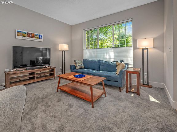 5th image of 1098 SE Alika Ave