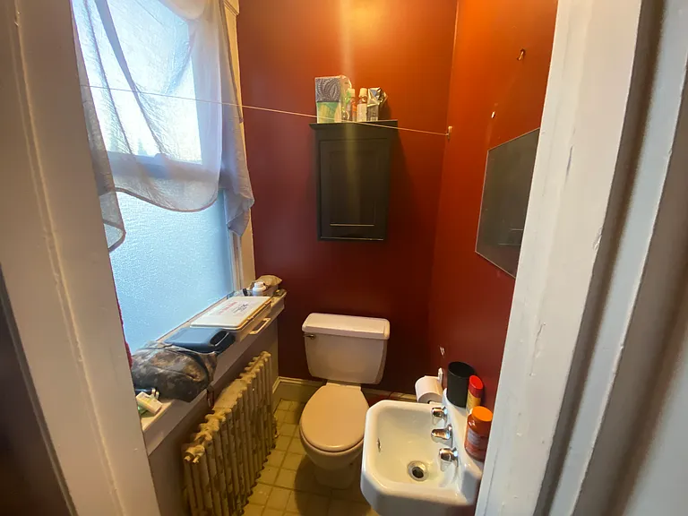 186 Green Ln #1F — Photo 6