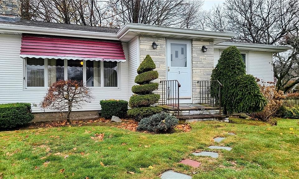 1st image of 5 Lake Garden Dr