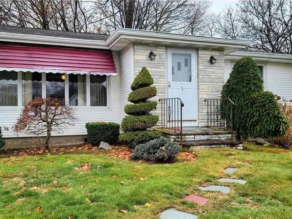 5 Lake Garden Dr, Cranston, RI 02920