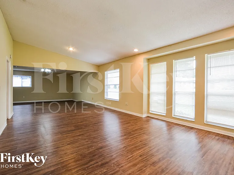 2207 Pipestone Ct — Photo 3