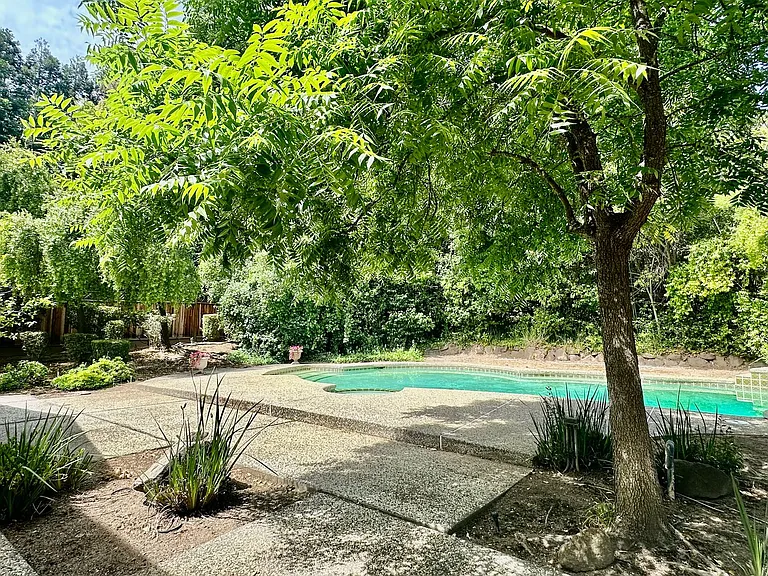 116 Granada Way — Photo 19
