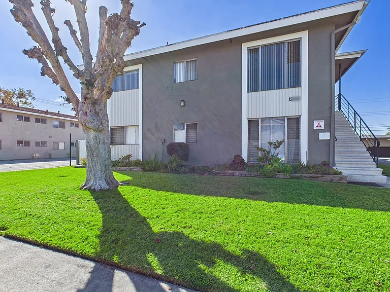9682 Alwood Ave — Photo 32