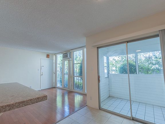 4th image of 8013 Blackburn Ave #2