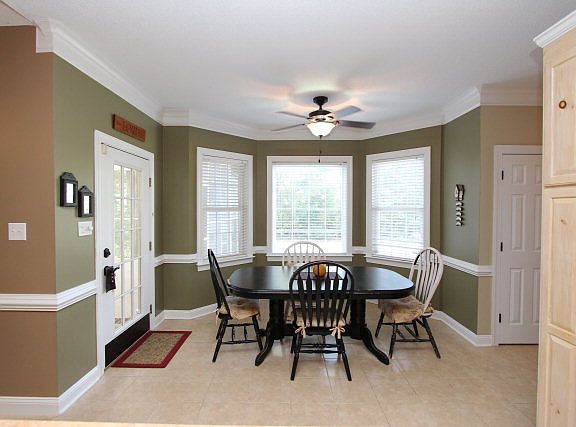 3rd image of 403 Adler Ln