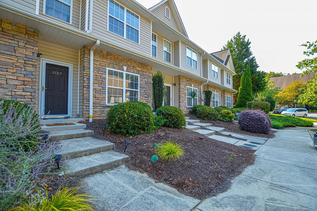 Building Photo - 3789 Wayfarer Dr