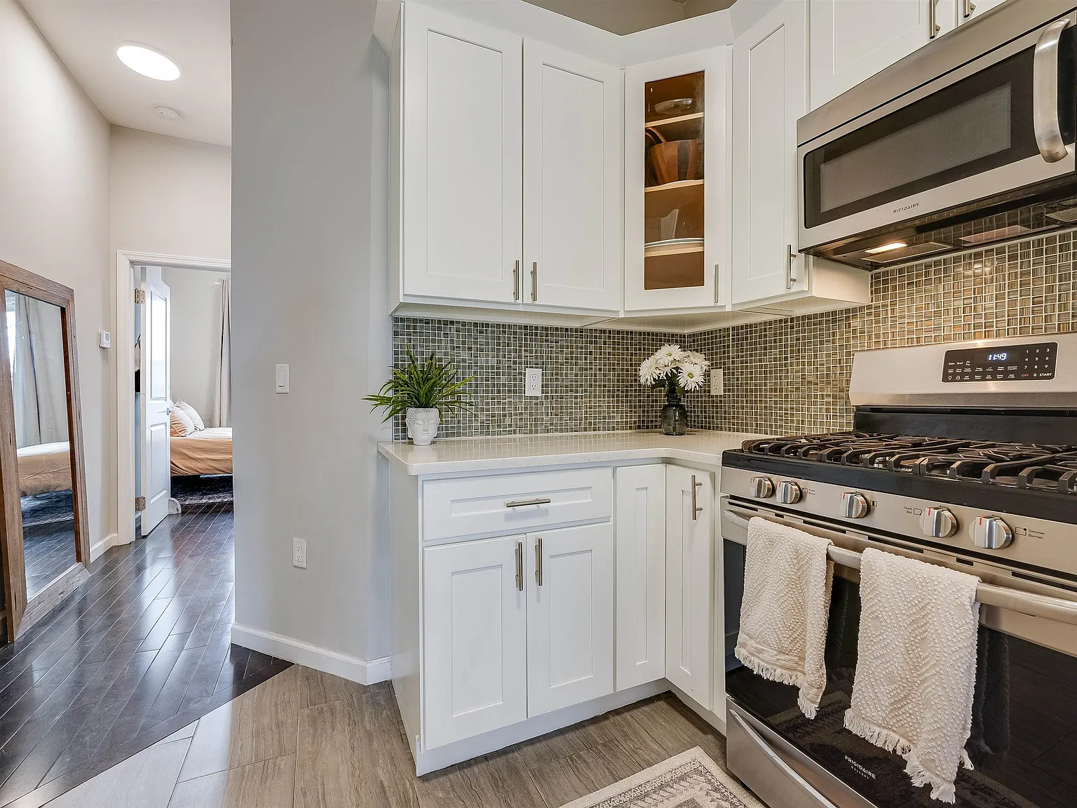 2 bed, 1.0 bath, 615 sqft, $2,600 — Photo 4