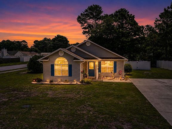 2nd image of 1001 Chateau Dr.
