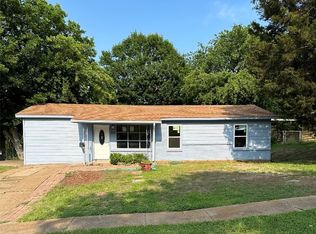 422 NW 22nd St, Grand Prairie, TX 75050