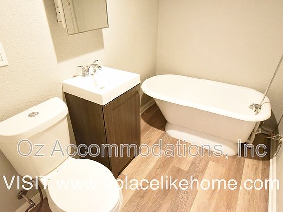 5th image of 3809 Washington St Unit B