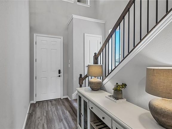 4th image of 2071 Cowan Dr