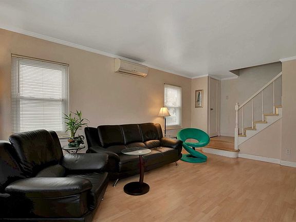 4th image of 83-26 266th St