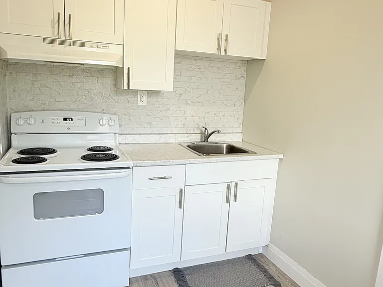 1495 Gladstone Ave #302 — Photo 9