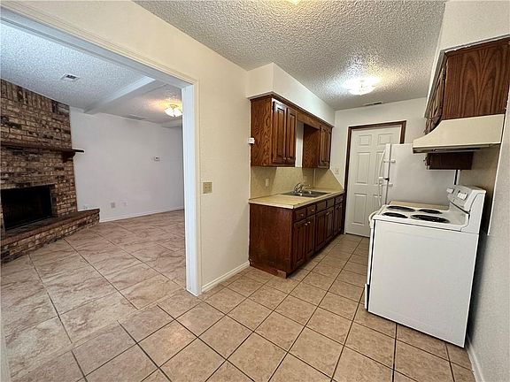 5th image of 8400 NW 10th St #18