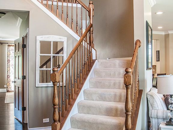 4th image of 9885 Berkshire Ln