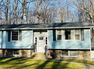 38 Mountain Crest Dr, Lake Ariel, PA 18436