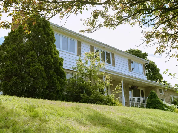 20 Edinburgh Dr, Charlottetown, PE C1A 3G1