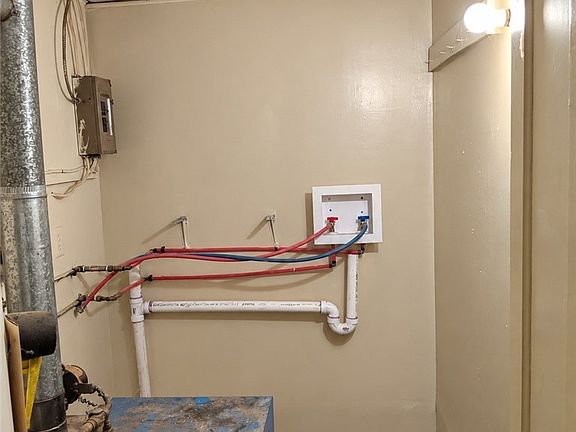 2nd image of 15-23 Spring St #15