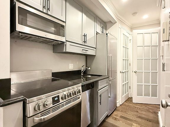 5th image of 439 W 50th St #2R