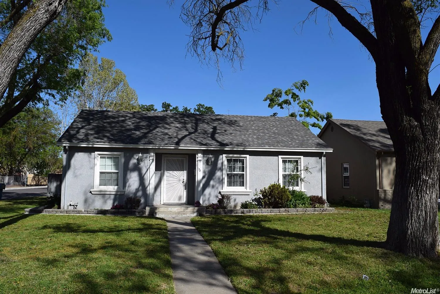 138 N Wilson Ave photo 1