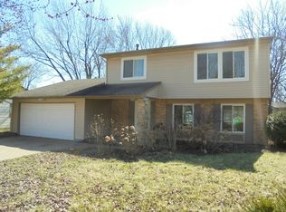 1085 Hecker Dr, Elgin, IL 60120