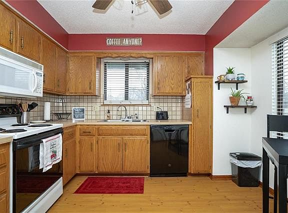 2nd image of 762 SE Claremont Ct