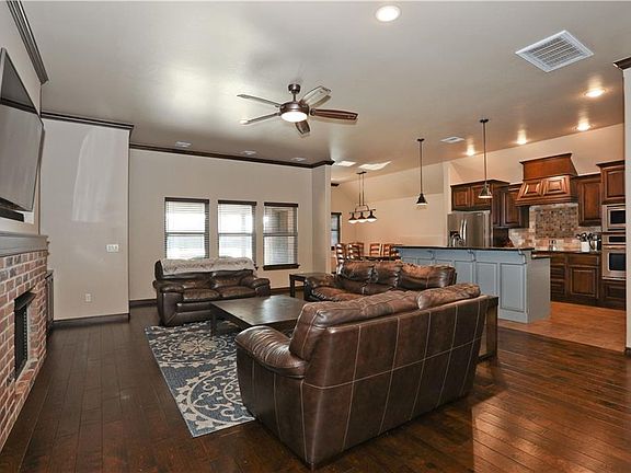 5th image of 15920 James Thomas Ct