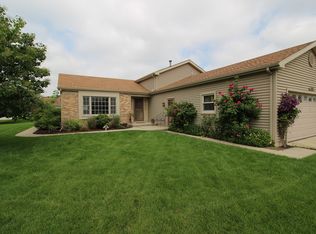 701 Regent Dr, Crystal Lake, IL 60014