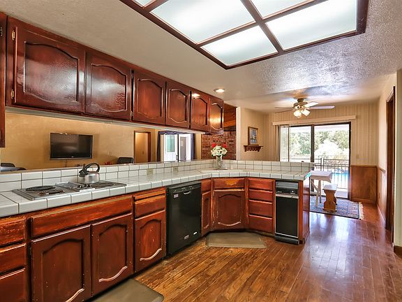 Spacious kitchen