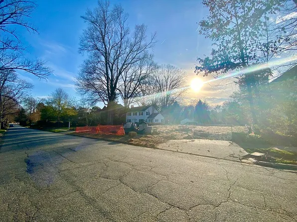 1915 Granville Rd, Greensboro, NC 27408