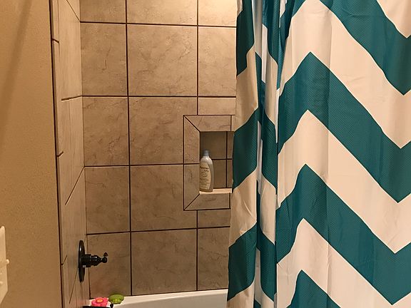 Full bath in bedrm 1