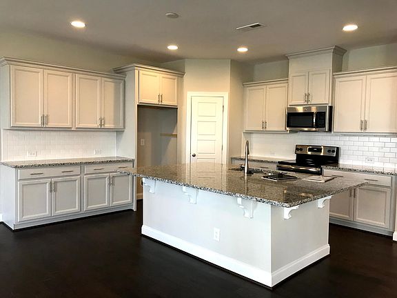 5th image of 233 Hensley Oak Way