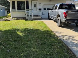 425 Commodore Dr, Mankato, MN 56001