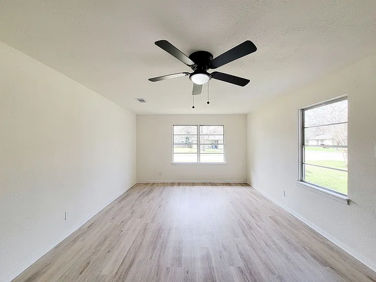 301 Cypress St — Photo 37
