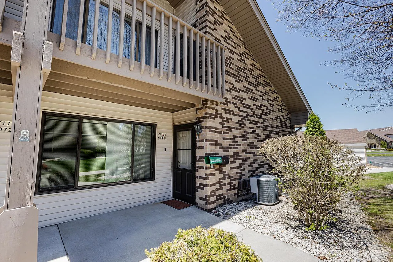 W176N9728 Riversbend CIRCLE EAST East photo 1