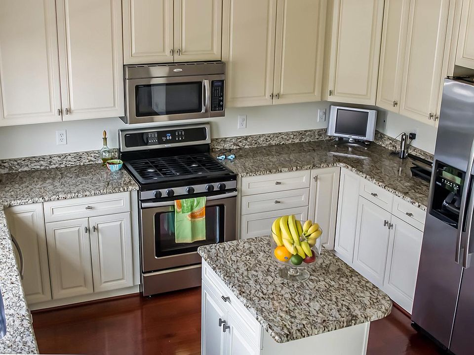 FULLY FURNISHED KITCHEN