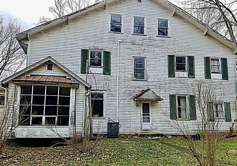 2nd image of 449 N 3rd Ave