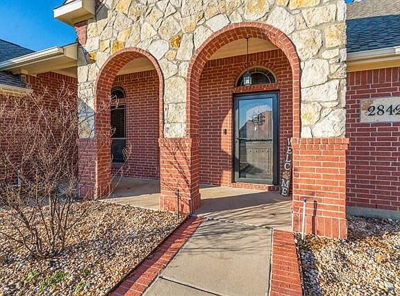 2nd image of 2842 Oakwood Dr