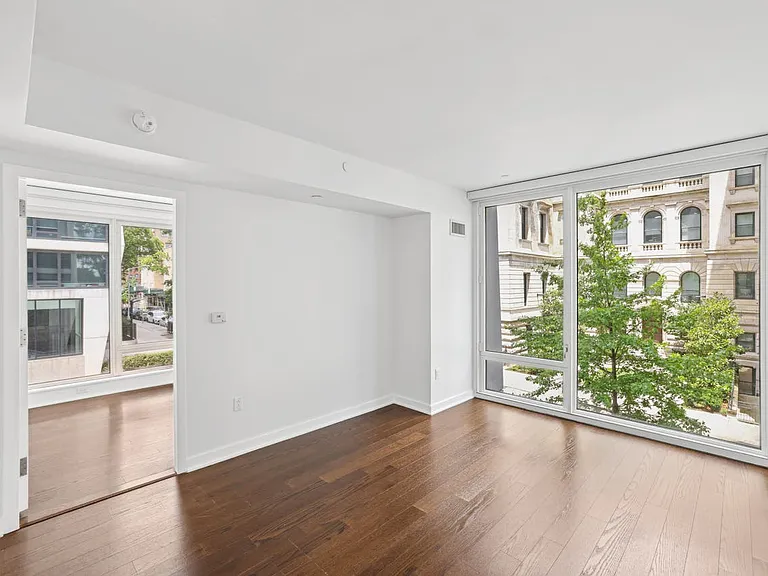400 W 113th St #327 — Photo 5