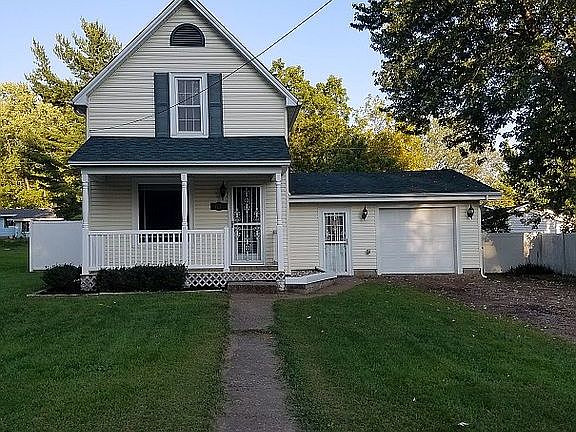 2nd image of 1716 11th St E