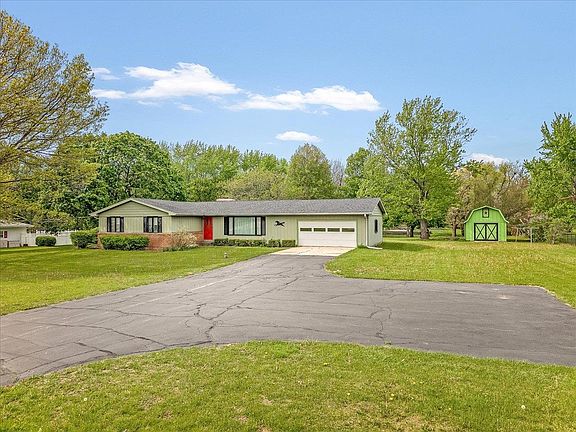 3rd image of 6838 Squaw Prairie Rd