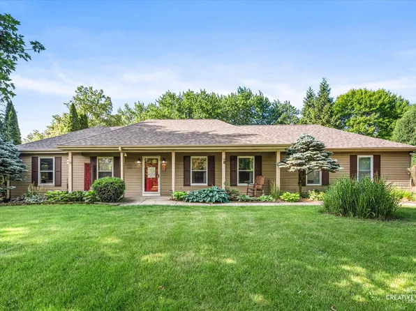 44W043 Fox Wilds Dr, St Charles, IL 60175