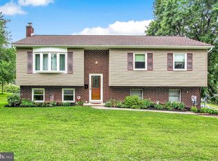 2 Briarcliff Rd, Elizabethtown, PA 17022