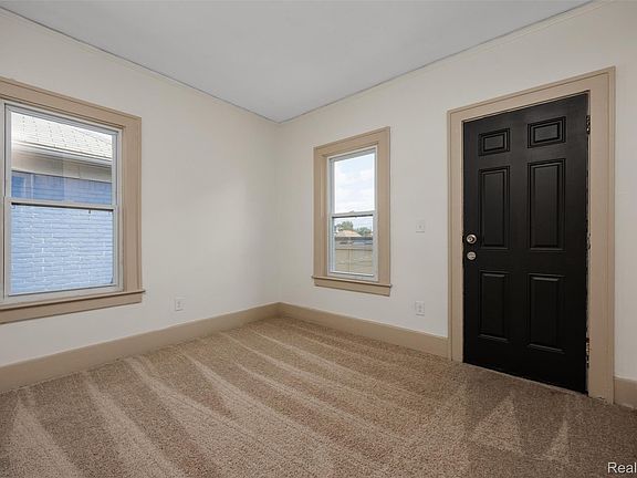 5th image of 3019 Clements St