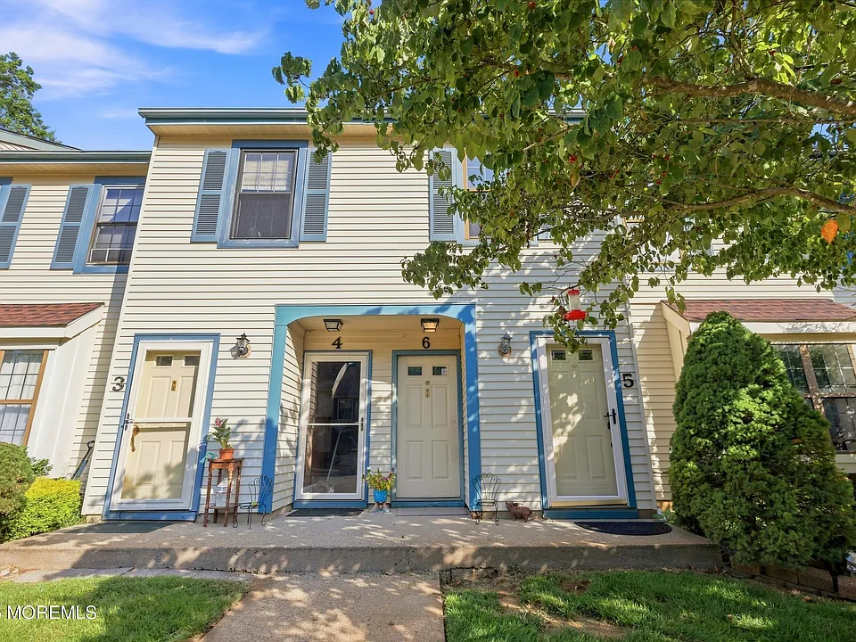3 Eastwick Ct