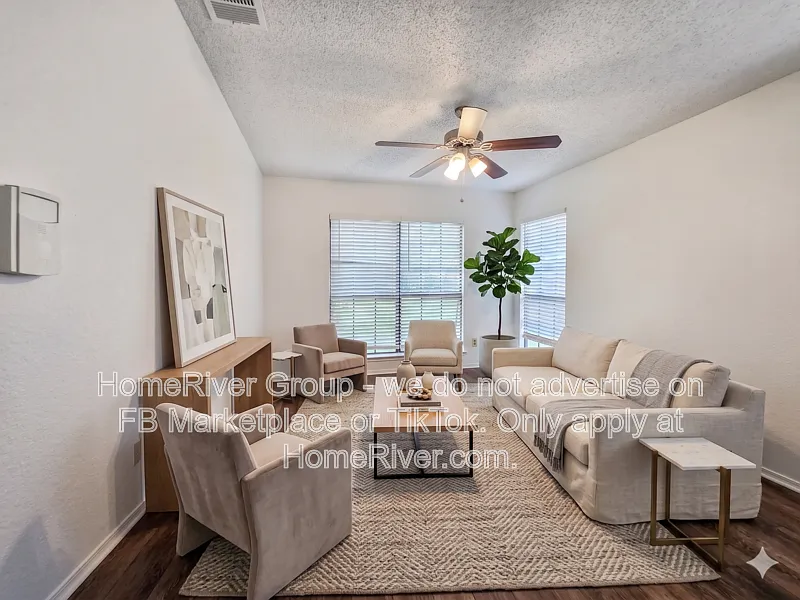 3 bed, 2.0 bath, 1356 sqft, $1,649 — Photo 3