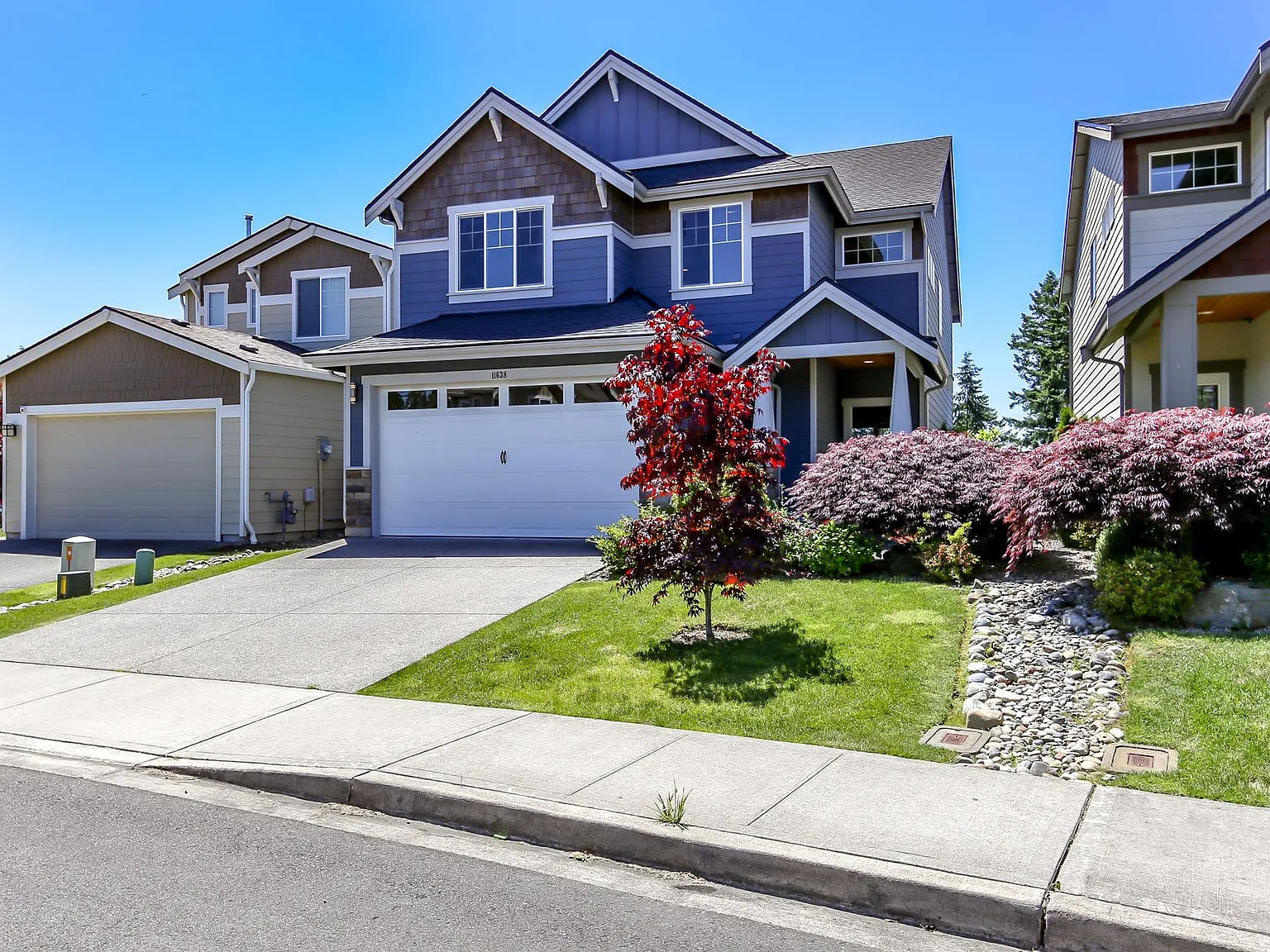 4 bed, 2.5 bath, 2427 sqft, $3,300 — Photo 3