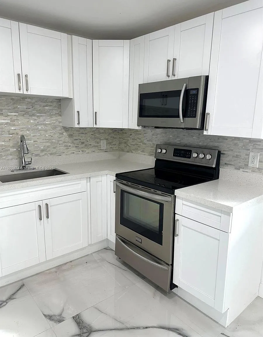 2 bed, 1.0 bath, $2,100 — Photo 1